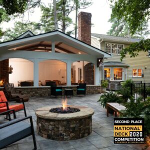 A four-season deck with a fireplace in Atlanta