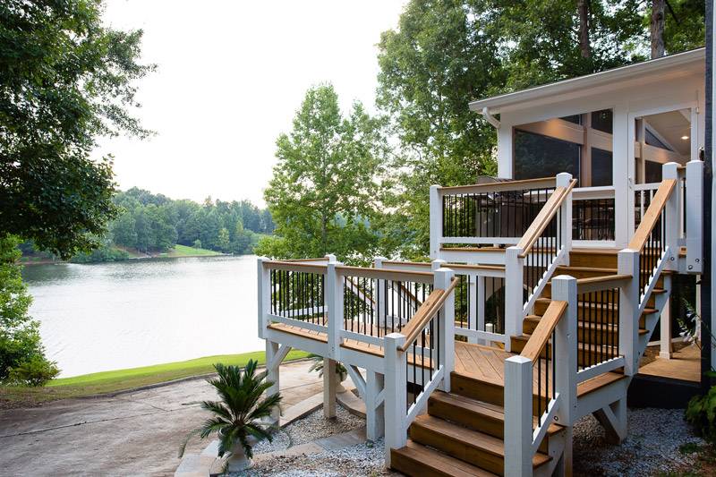 lakefront-deck-white-railings